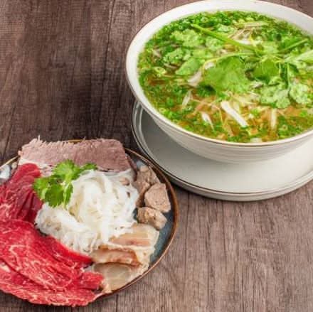 15. Special Rice Noodle Soup (特别牛肉粉) (Large)